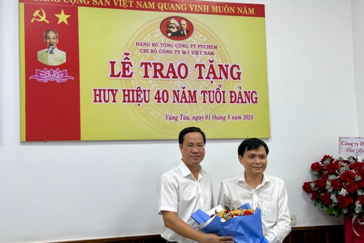 PVChem tổ chức Lễ trao huy hiệu 40 năm tuổi Đảng và tri ân Bí thư Chi bộ, Phó Giám đốc M-I Việt Nam 